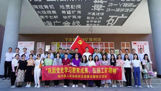 探索奇妙世界,尽在白色T恤+紧身牛仔裤,微胖小姐姐也能穿出傲人身姿,你觉得怎么样? - 冷知识分享平台